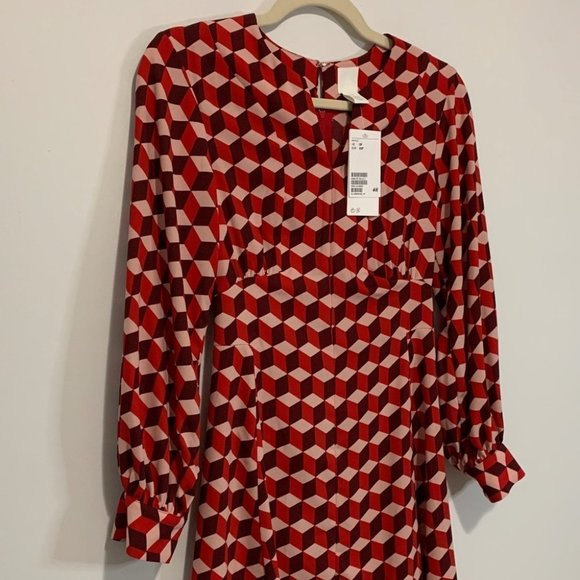 BNWT Crepe Dress | Flowy Dark Red Patterned Triangle Prism Print | V-Neck Button - Picture 5 of 8